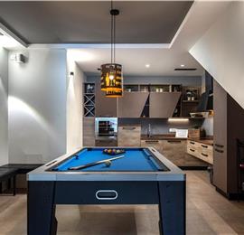 4 Bedroom Villa with Salt Water Pool, Private mini golf course and Rooftop Terrace near Opatija, Sleeps 8